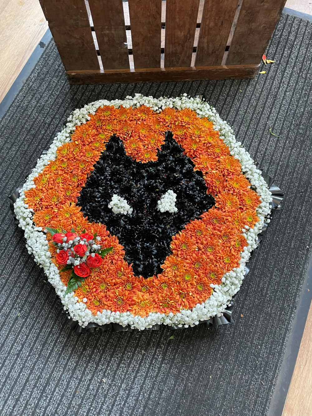 Wolves Badge Tribute Product Image