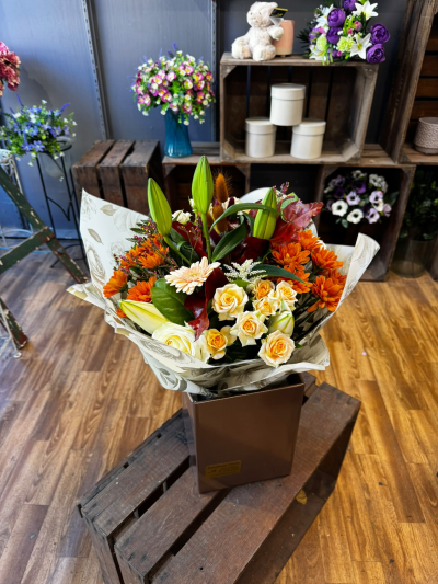 Autumn Glow - A stunning arrangement bursting with rich, warm autumnal shades and soft cream tones. Beautifully presented in a stylish gift bag, this vibrant design is perfect for birthdays, anniversaries or simply brightening someone's day with a thoughtful seasonal gift.